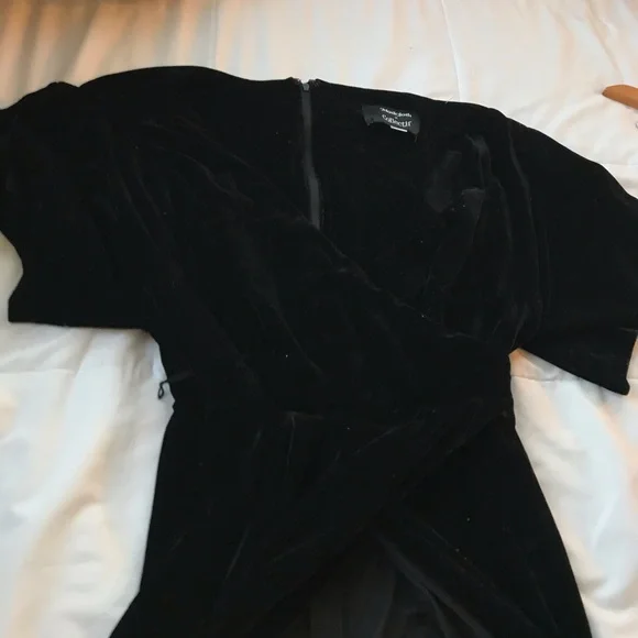 ModCloth x Collectif black velvet dress NWOT - Picture 5 of 6
